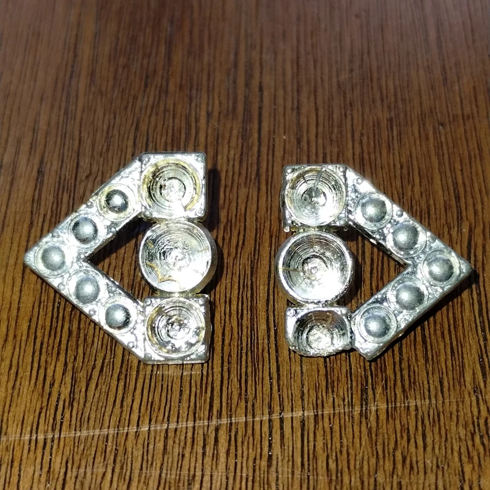 2 Geometric Buttons